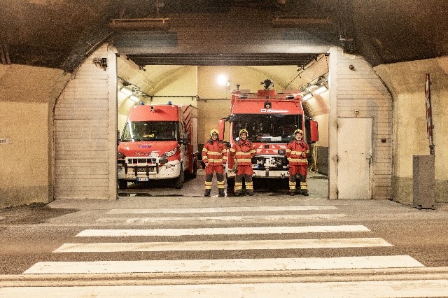 Pompiers du Tunnel du Mont Blanc devant leur camion