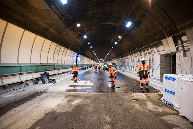 Enlèvement de l'ancienne dalle de roulement au Tunnel du Mont Blanc
