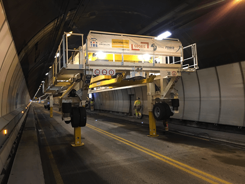 Portique pour soulever les dalles du Tunnel du Mont Blanc