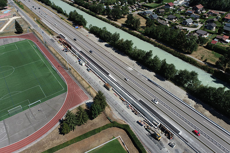 Chantier de protection des zones de captage d’eau potable à Sallanches (A40) en août 2022 vue du ciel