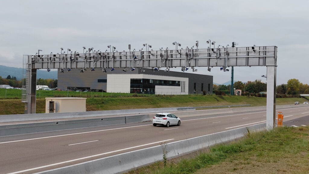 Portique flux libre à Saint Pierre en Faucigny ©ATMB